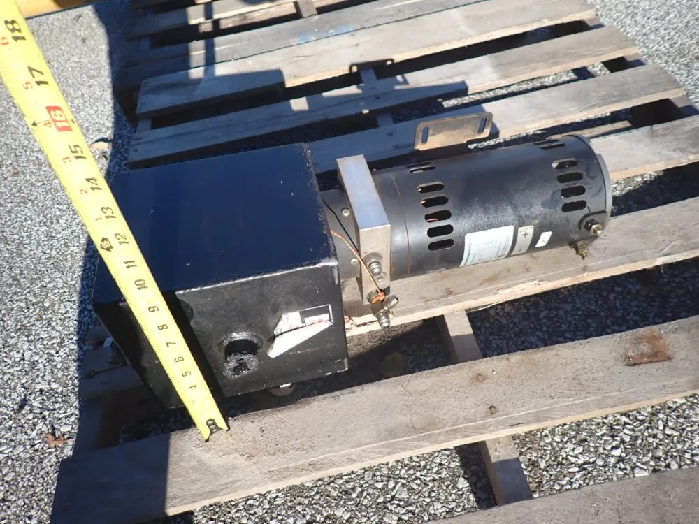 Catepillar 10,000 Lbs Gas Powered Telehandler - Th103