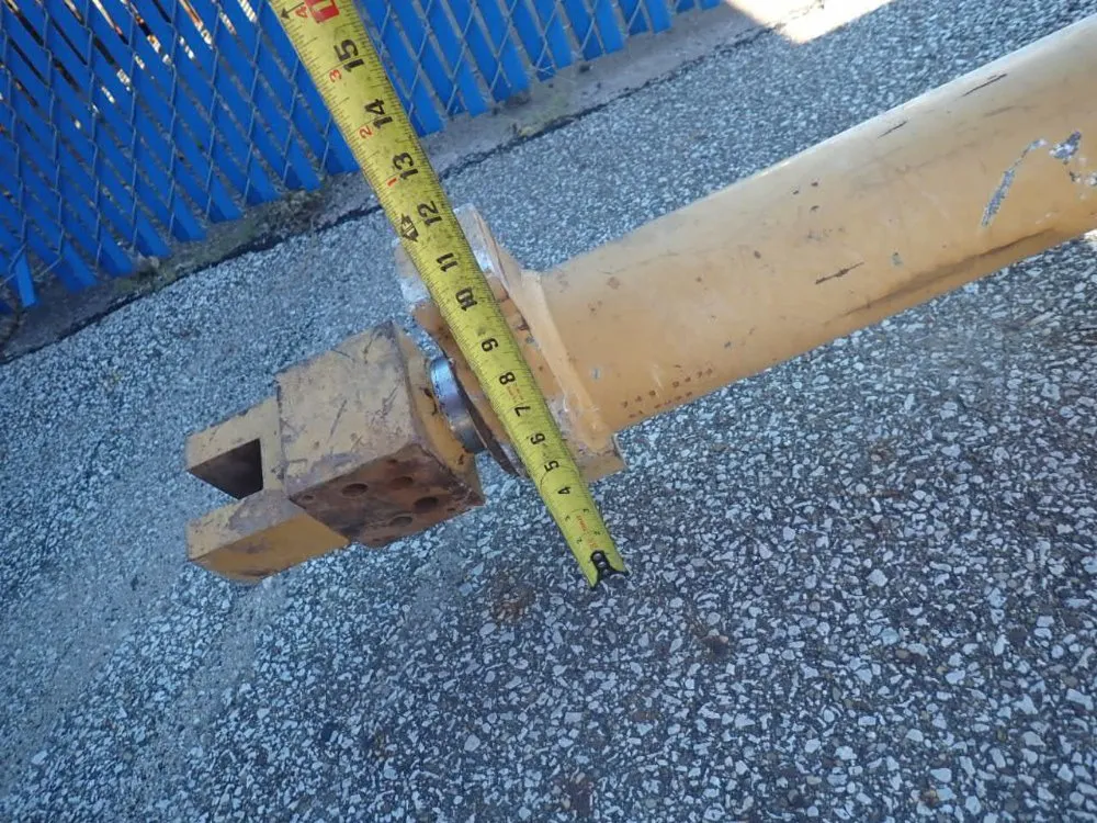 Catepillar 10,000 Lbs Gas Powered Telehandler - Th103