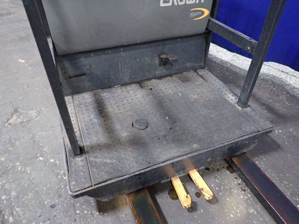 Crown 3000 Lbs Order Picker - Sp 3500 Series