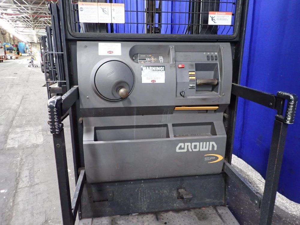 Crown 3000 Lbs Order Picker - Sp 3500 Series