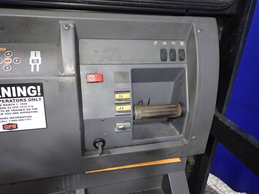 Crown 3000 Lbs Order Picker - Sp 3500 Series