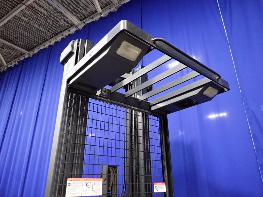 Crown 3000 Lbs Order Picker - Sp 3500 Series