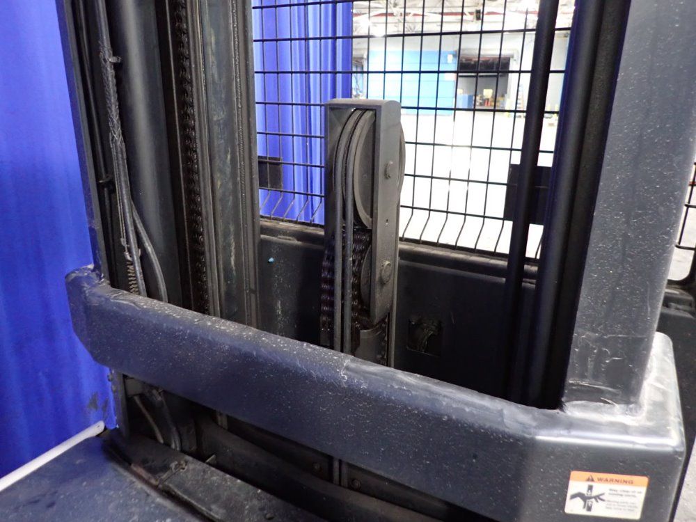 Crown 3000 Lbs Order Picker - Sp 3500 Series