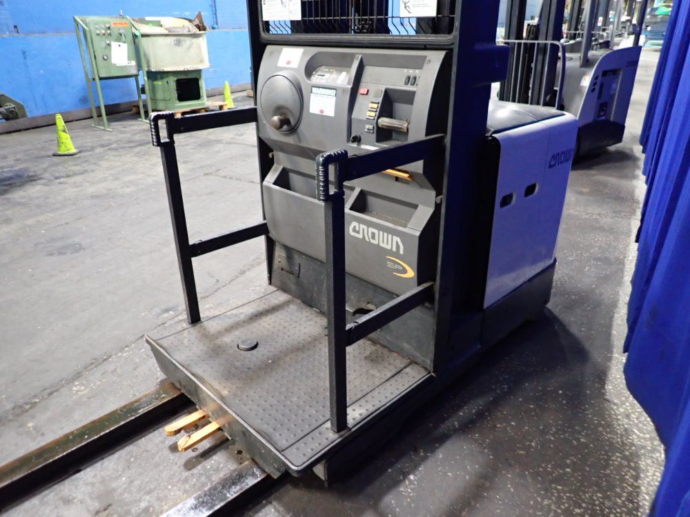 Crown 3000 Lbs Order Picker - Sp 3500 Series