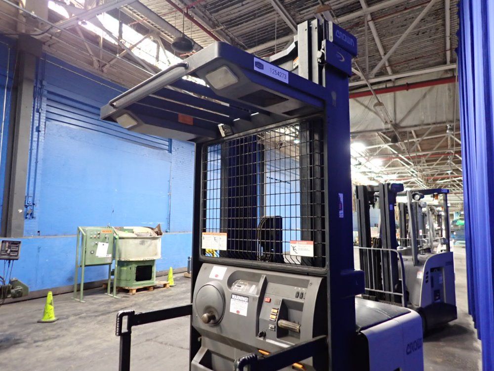 Crown 3000 Lbs Order Picker - Sp 3500 Series
