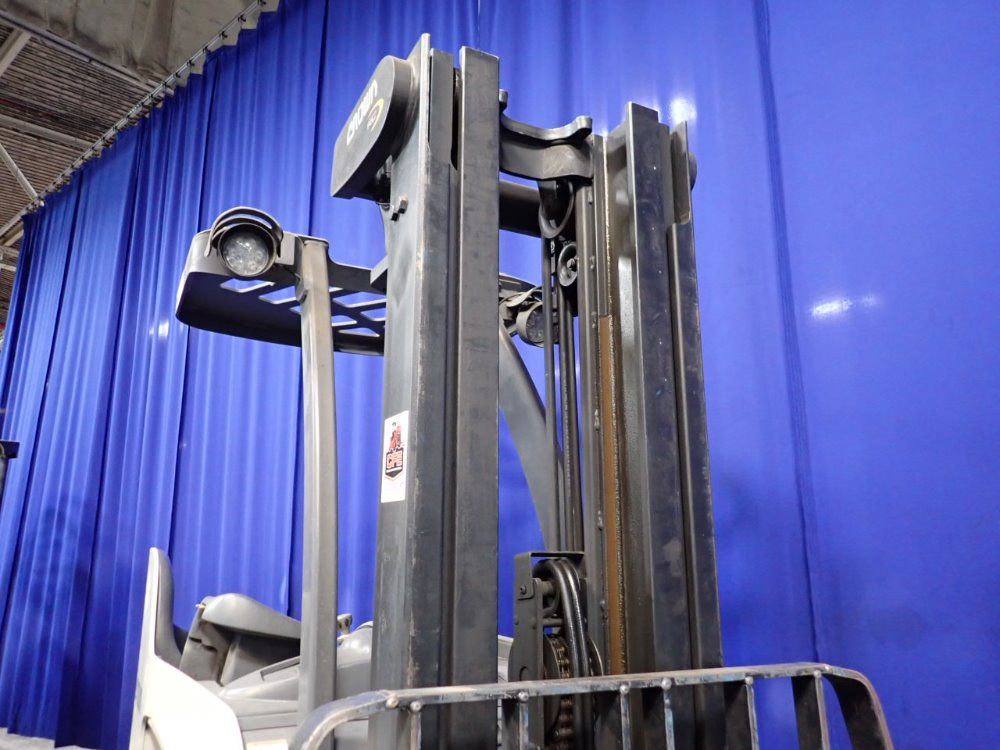 Crown 9539 Lbs Stand Up Forklift - Rc 5500 Series