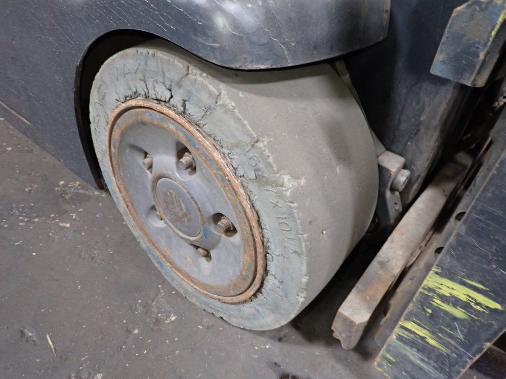 Crown 9539 Lbs Stand Up Forklift - Rc 5500 Series