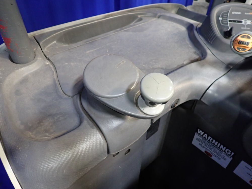 Crown 9539 Lbs Stand Up Forklift - Rc 5500 Series