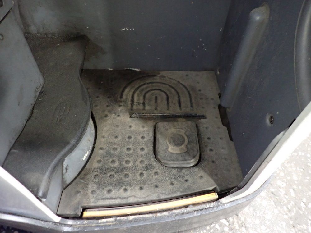 Crown 9539 Lbs Stand Up Forklift - Rc 5500 Series