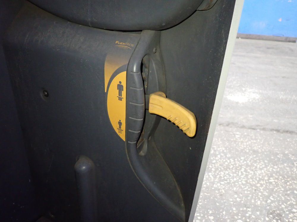 Crown 9539 Lbs Stand Up Forklift - Rc 5500 Series