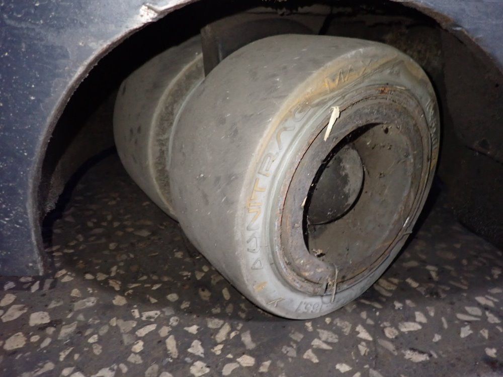 Crown 9539 Lbs Stand Up Forklift - Rc 5500 Series