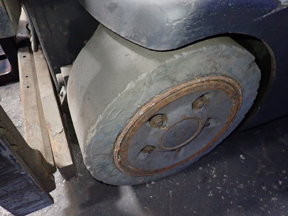 Crown 9539 Lbs Stand Up Forklift - Rc 5500 Series