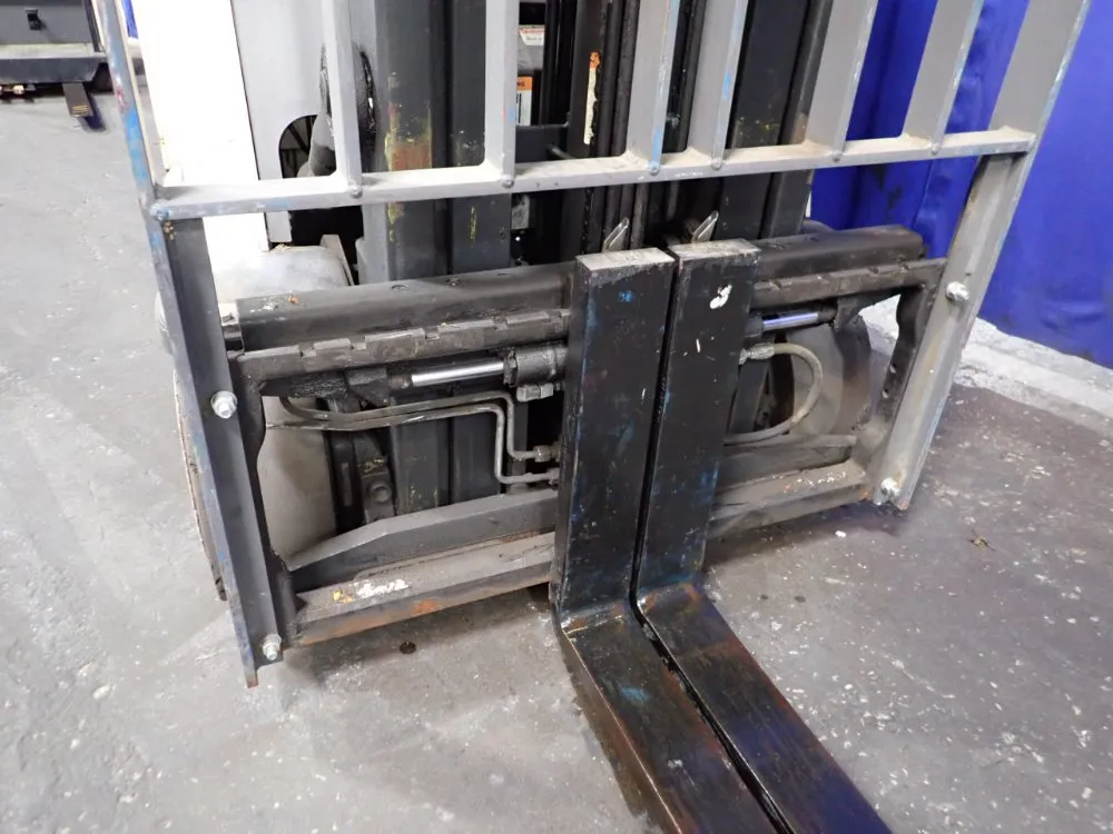 Crown 4825 Lbs Stand Up Forklift - Rc 5500 Series