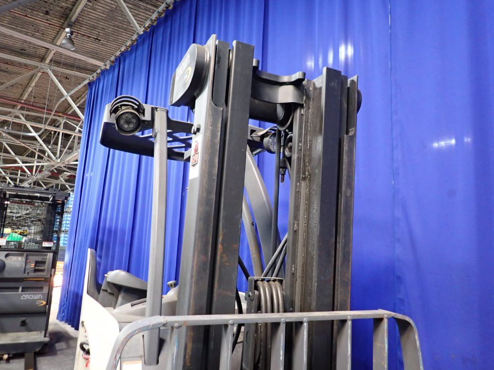 Crown 4825 Lbs Stand Up Forklift - Rc 5500 Series