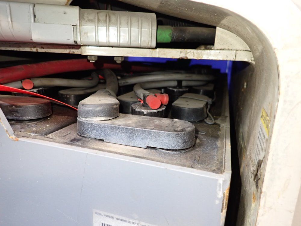 Crown 4825 Lbs Stand Up Forklift - Rc 5500 Series