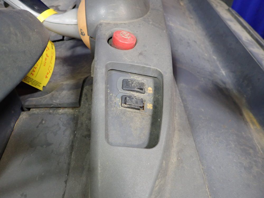 Crown 4825 Lbs Stand Up Forklift - Rc 5500 Series