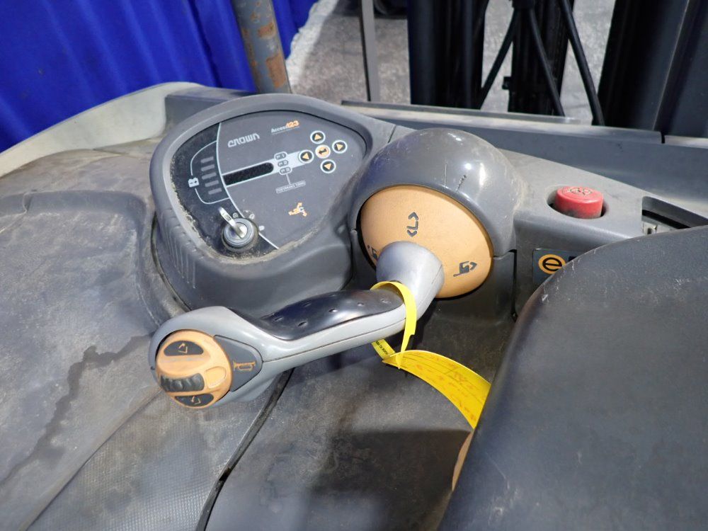 Crown 4825 Lbs Stand Up Forklift - Rc 5500 Series