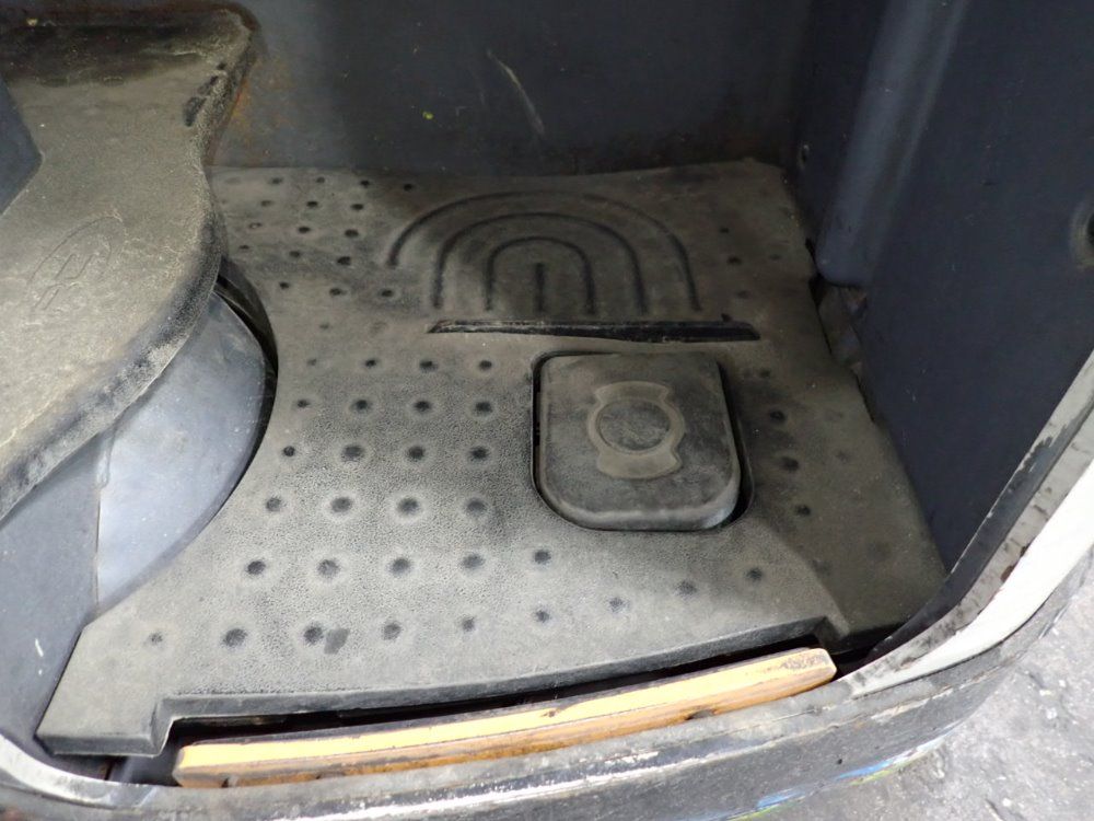 Crown 4825 Lbs Stand Up Forklift - Rc 5500 Series