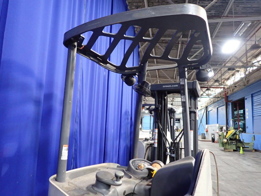 Crown 4825 Lbs Stand Up Forklift - Rc 5500 Series