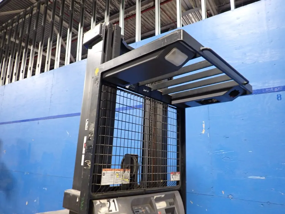 Crown 3000 Lbs Order Picker - Sp 3500 Series