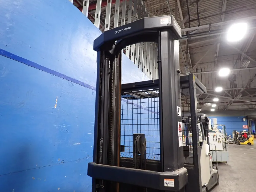 Crown 3000 Lbs Order Picker - Sp 3500 Series