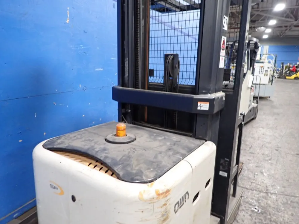 Crown 3000 Lbs Order Picker - Sp 3500 Series