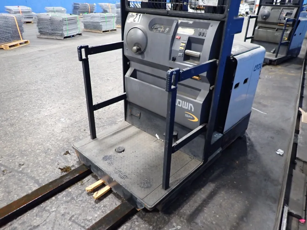 Crown 3000 Lbs Order Picker - Sp 3500 Series