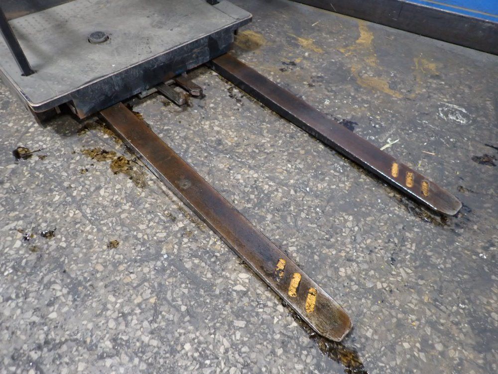 Crown 3000 Lbs Order Picker - Sp 3400 Series