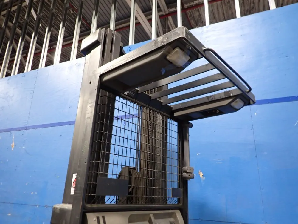 Crown 3000 Lbs Order Picker - Sp 3400 Series