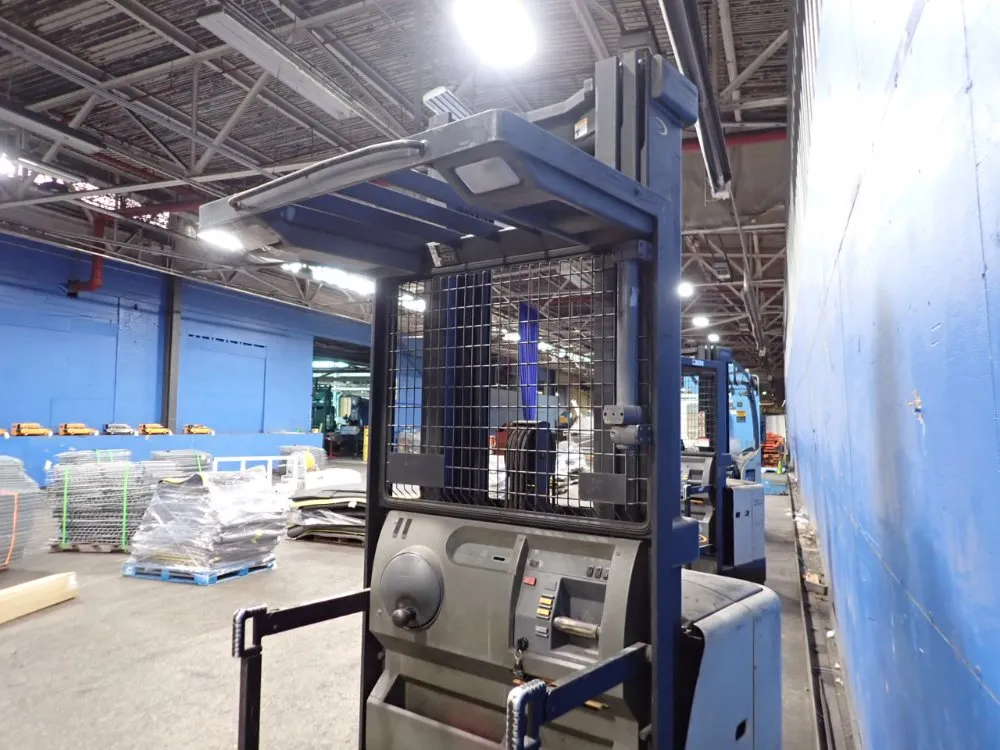 Crown 3000 Lbs Order Picker - Sp 3400 Series