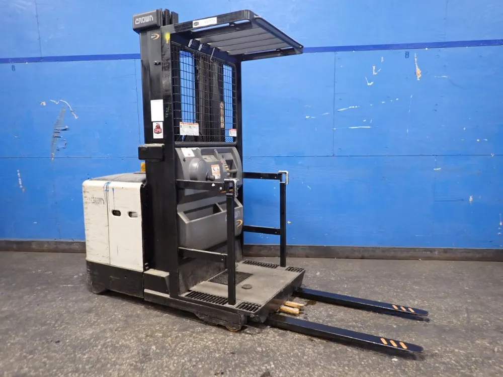 Crown 3000 Lbs Order Picker - Sp 3500 Series
