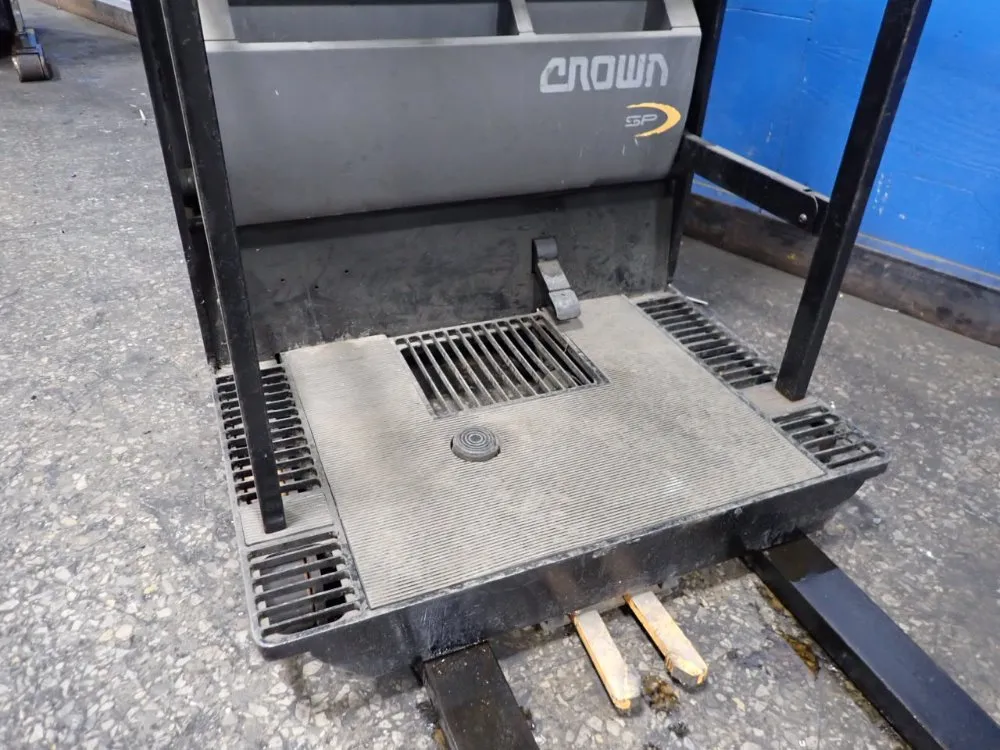 Crown 3000 Lbs Order Picker - Sp 3500 Series