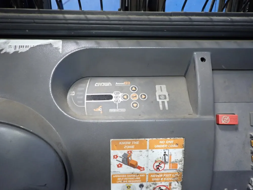 Crown 3000 Lbs Order Picker - Sp 3500 Series