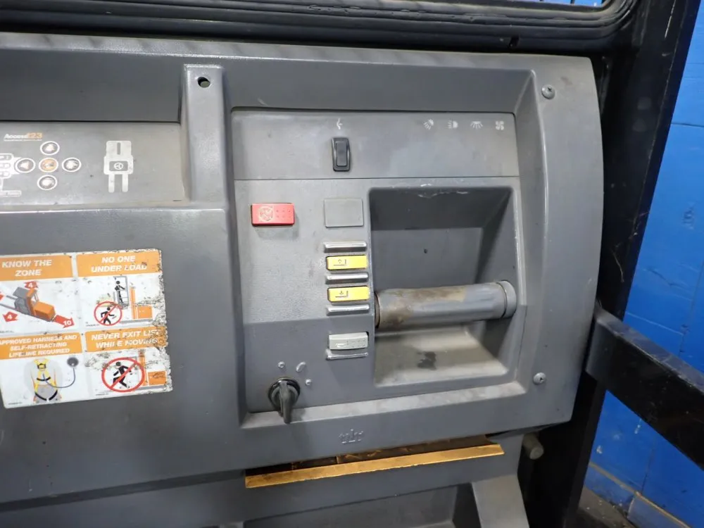 Crown 3000 Lbs Order Picker - Sp 3500 Series