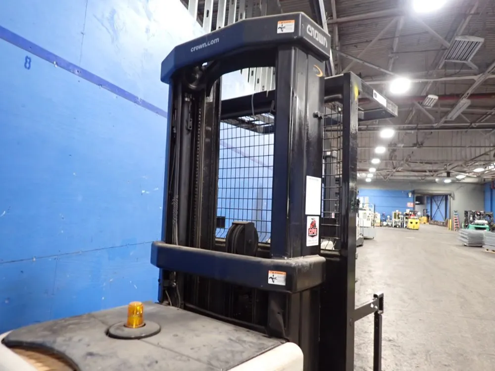Crown 3000 Lbs Order Picker - Sp 3500 Series