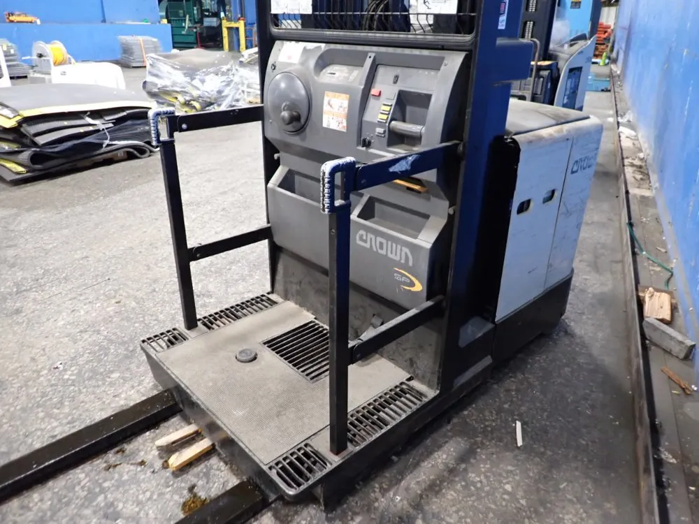 Crown 3000 Lbs Order Picker - Sp 3500 Series