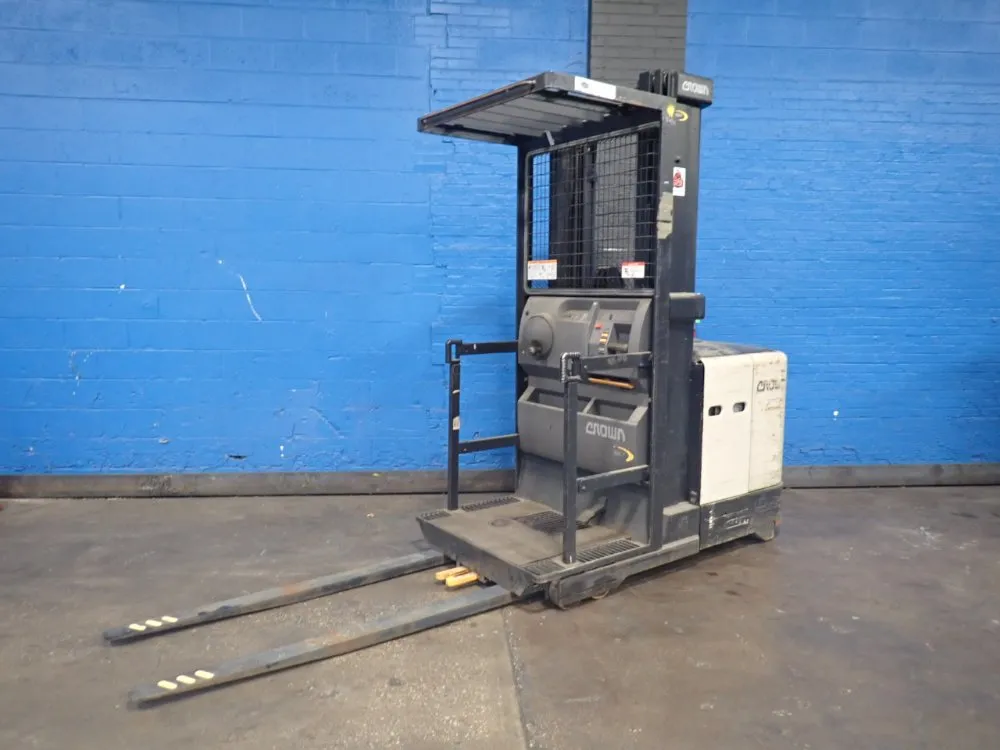 Crown 1360 Lbs Electric Order Picker - Sp3500