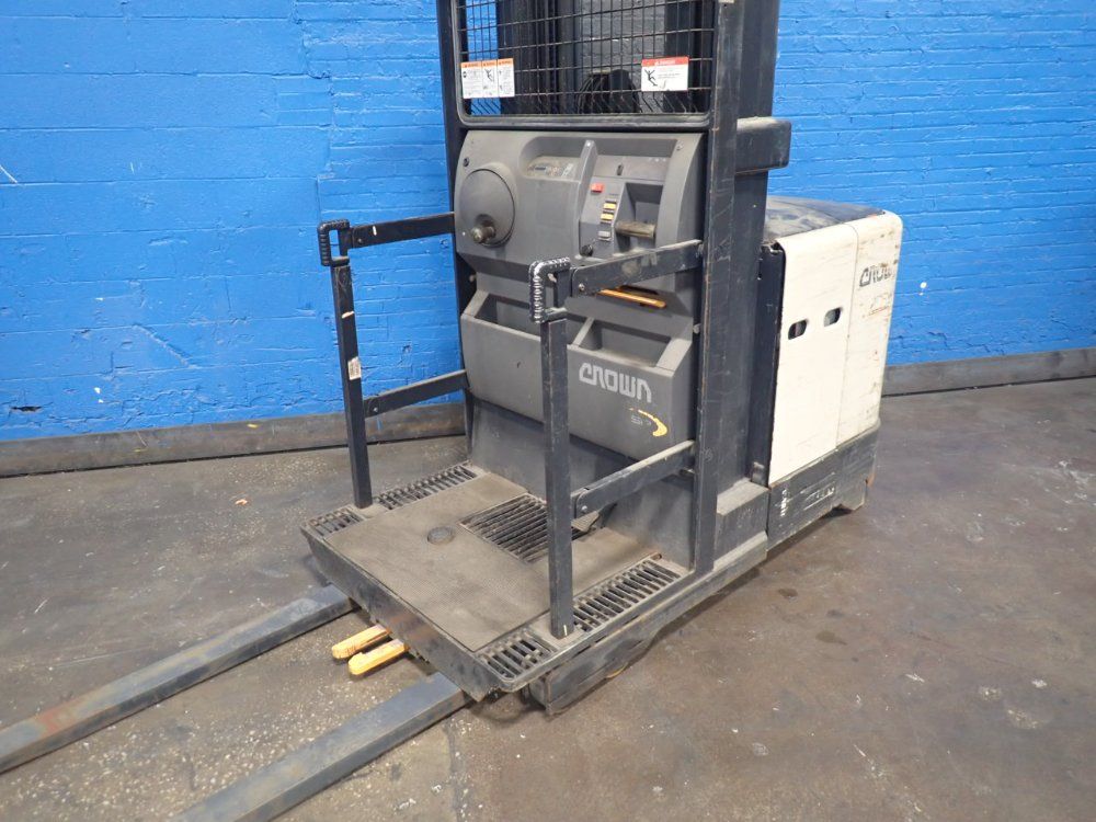 Crown 1360 Lbs Electric Order Picker - Sp3500