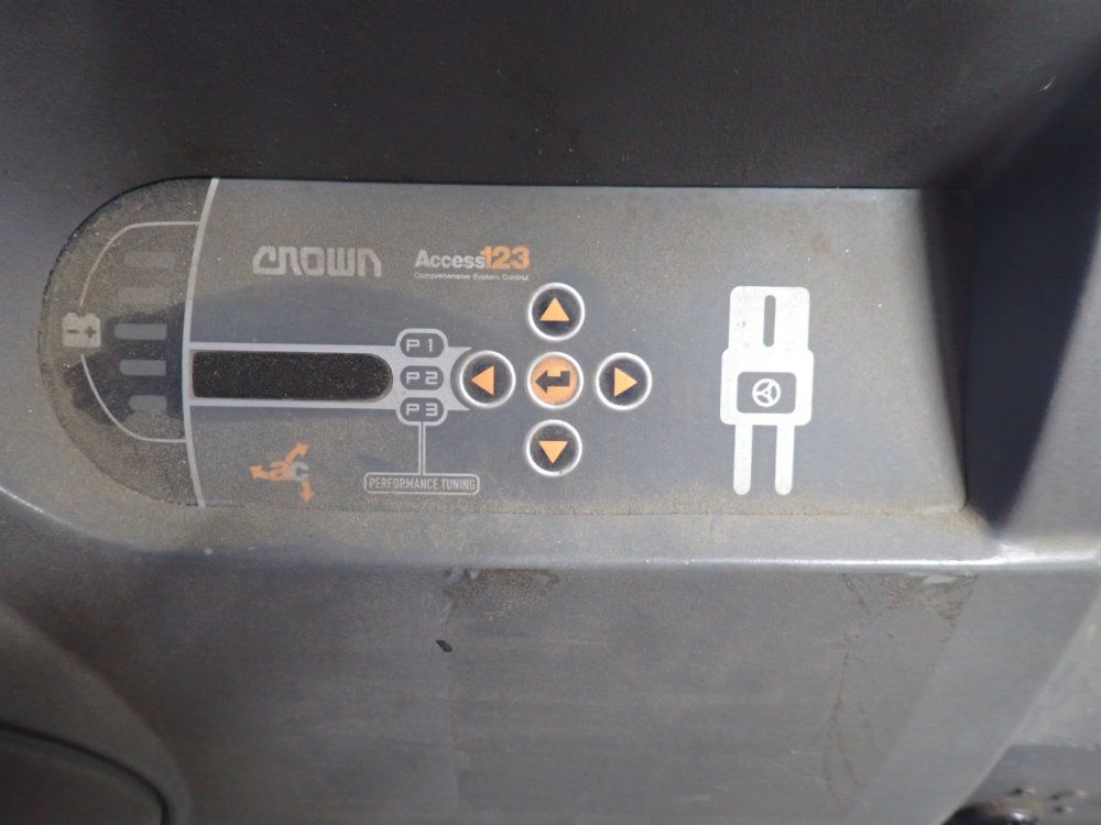 Crown 1360 Lbs Electric Order Picker - Sp3500