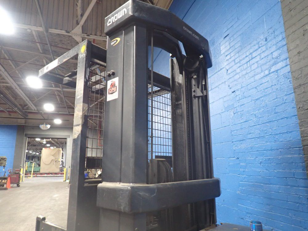 Crown 1360 Lbs Electric Order Picker - Sp3500