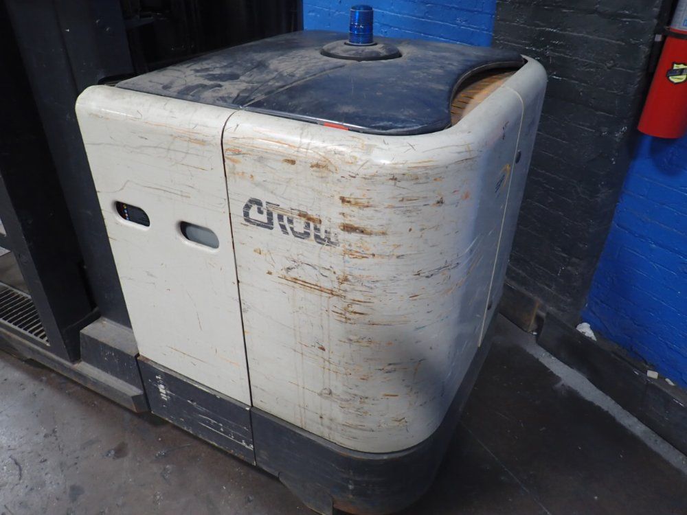 Crown 1360 Lbs Electric Order Picker - Sp3500