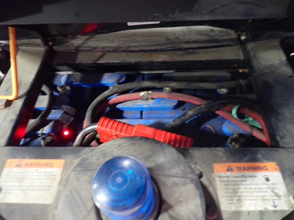 Crown 1360 Lbs Electric Order Picker - Sp3500