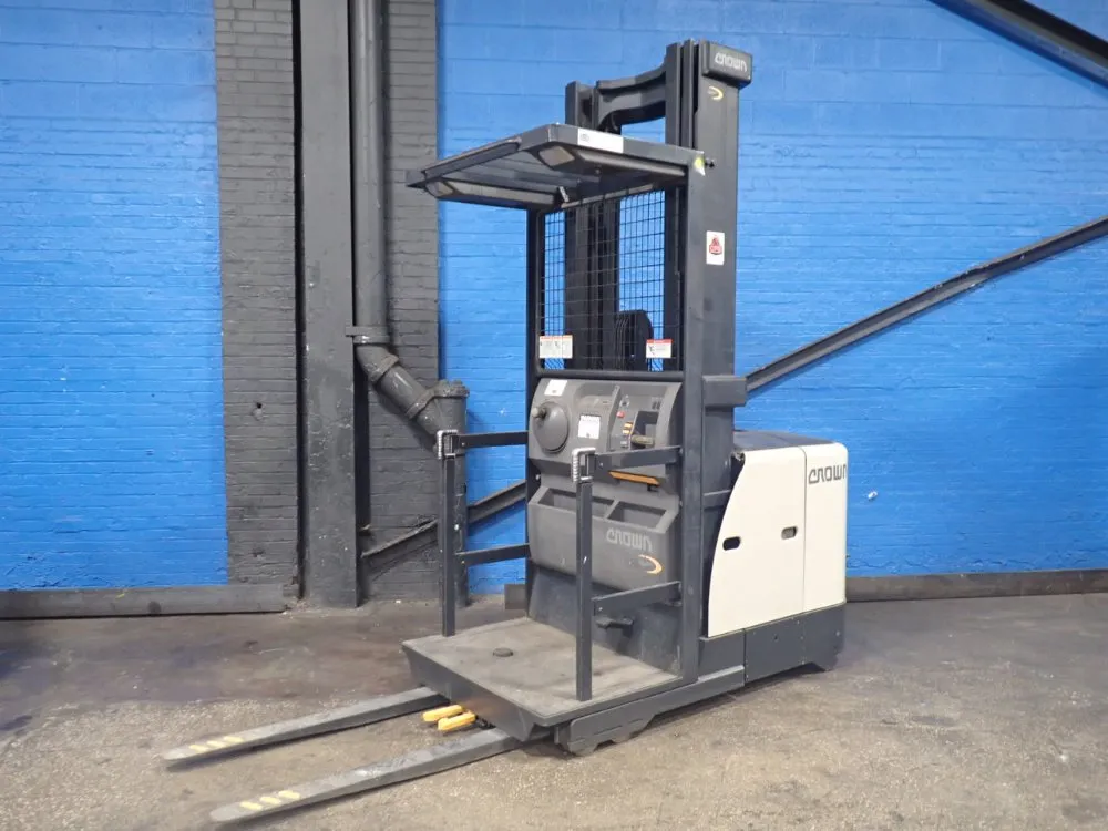 Crown 1360 Lbs Electric Order Picker - Sp3400