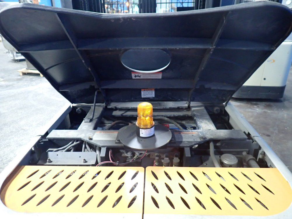 Crown 1360 Lbs Electric Order Picker - Sp3400