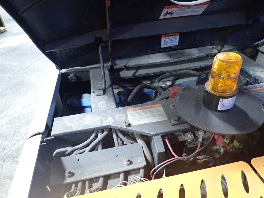 Crown 1360 Lbs Electric Order Picker - Sp3400