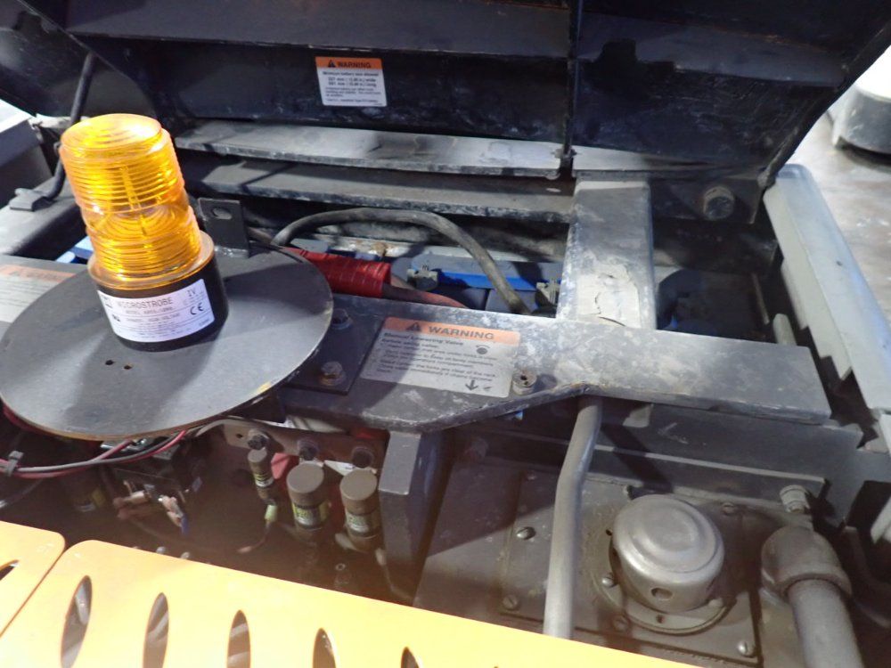 Crown 1360 Lbs Electric Order Picker - Sp3400