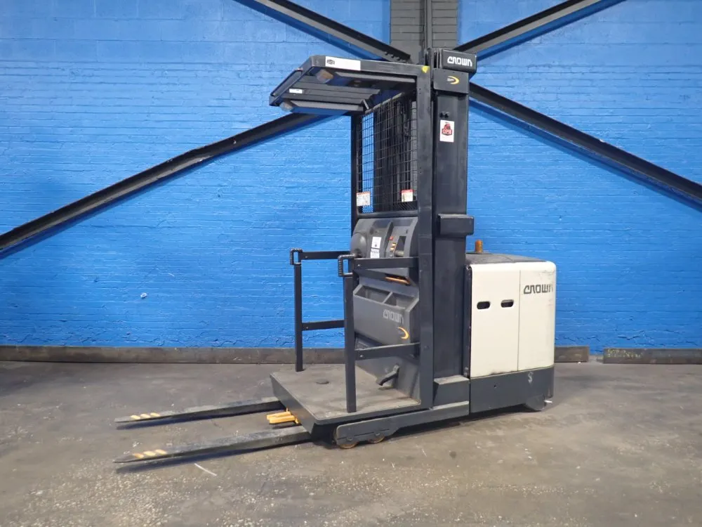 Crown 1360 Lbs Electric Order Picker - Sp3500