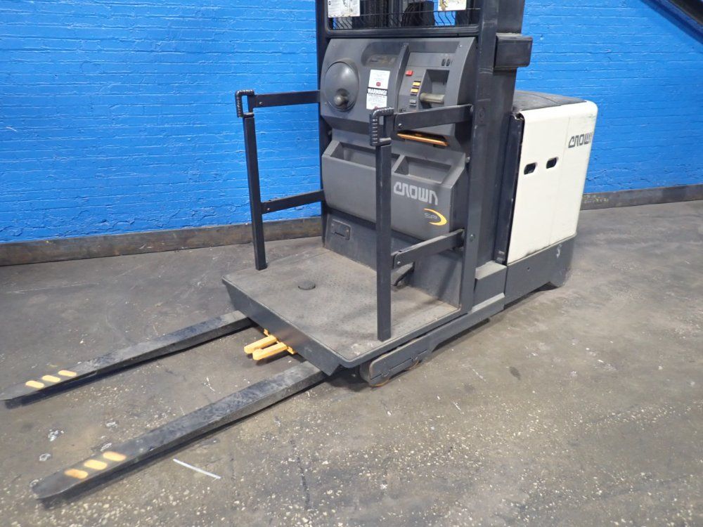 Crown 1360 Lbs Electric Order Picker - Sp3500