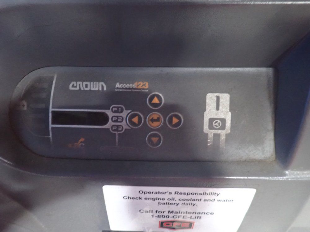 Crown 1360 Lbs Electric Order Picker - Sp3500