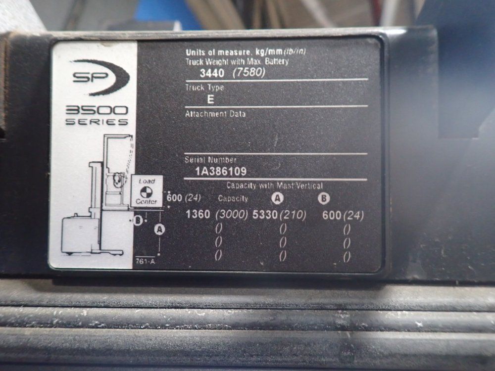 Crown 1360 Lbs Electric Order Picker - Sp3500